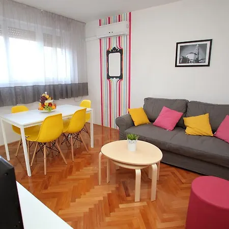 Happy Dreams Near The And Old Town Σπλιτ