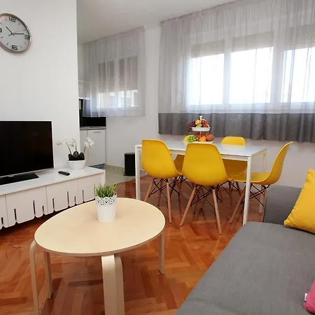 Happy Dreams Near The And Old Town Διαμέρισμα